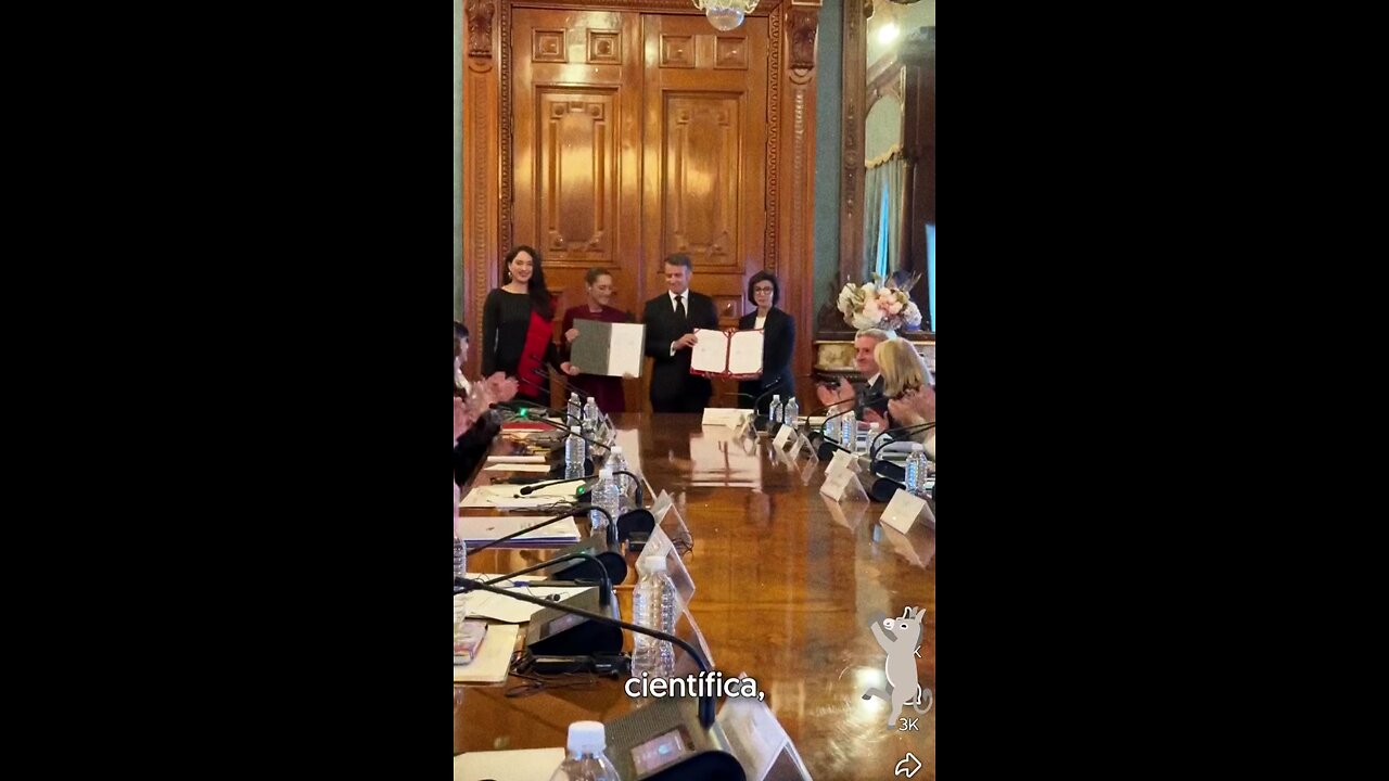 macr0n con su esp0s0