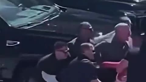 Charlie Kirk had completely white sneekers when he was rushed by his team, no blood