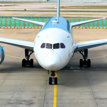 The Boeing 787 Dreamliner is designed to turn a simple flight into a true pleasure.