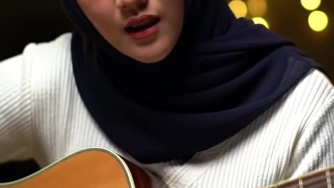 Acoustic Dream with Muslimah 🌙 | #guitarshorts #shorts