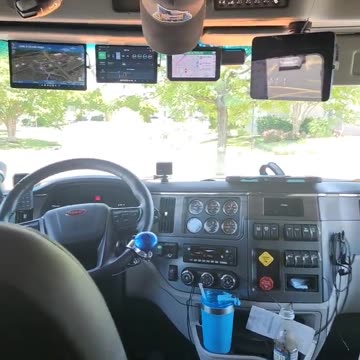 DOES ANYONE ELSE DO THIS #truckinglife #ourttuckinglife