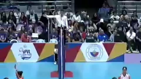 Djanel Cheng BLOCKS HER SISTER Des in Set 1 for Petro Gazz vs. Choco Mucho 🙌🏻