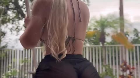 💯🔥 The Pool Lady 🍑