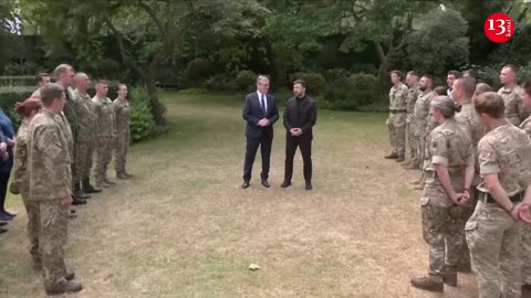 Ukraine's Zelenskyy meets UK troops in London