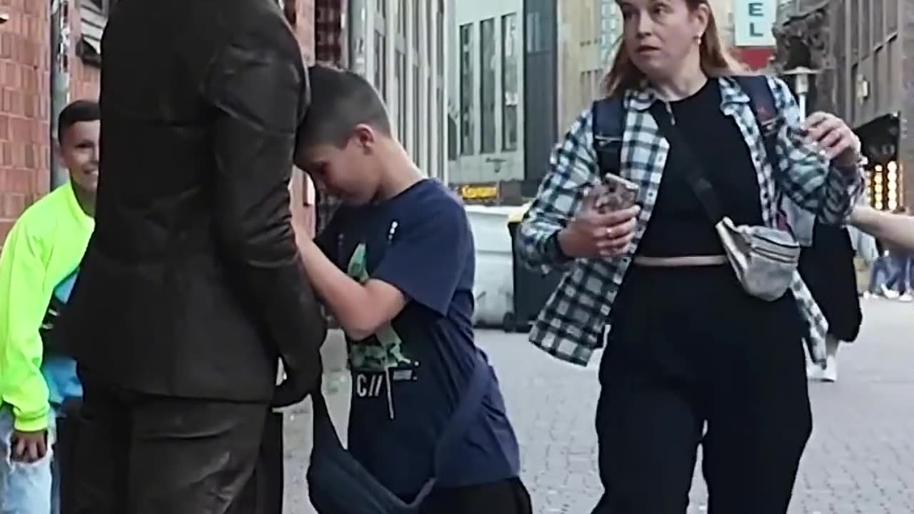 Laughing is not allowed 4