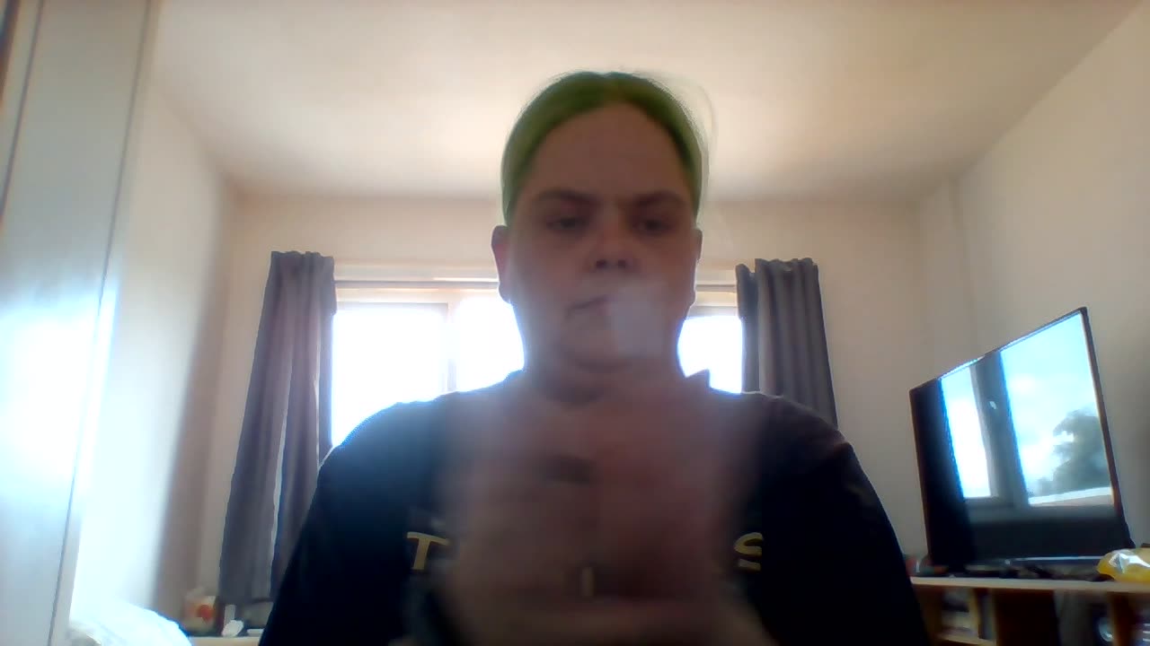 kay clapping with green hair