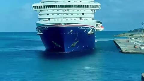 Carnival Cruise Emergency- Passenger Demands REFUND!