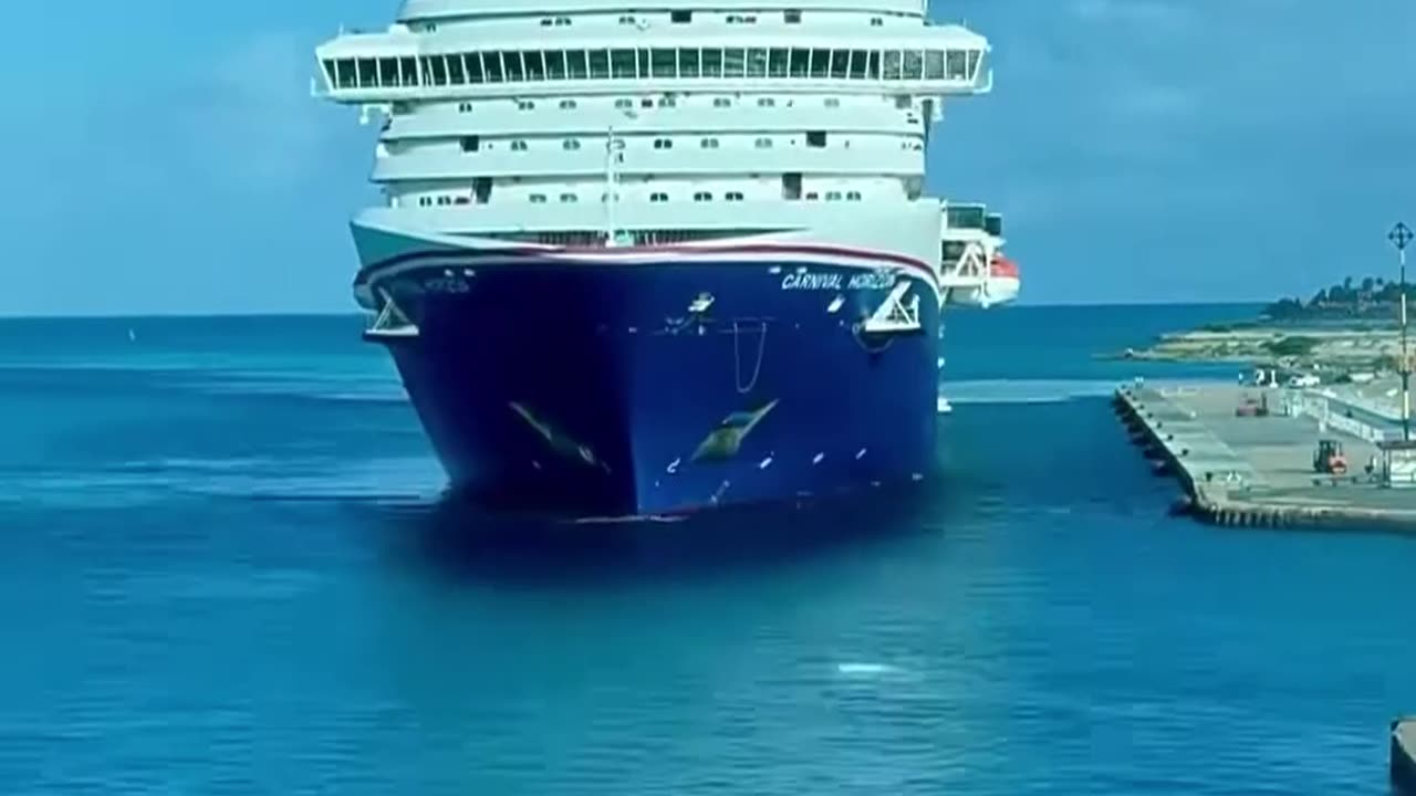 Carnival Cruise Emergency- Passenger Demands REFUND!