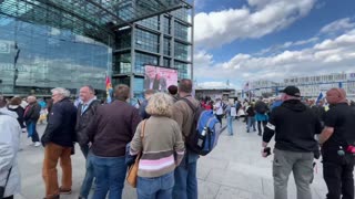 Live aus Berlin: Demo "Deutschland steht auf für Frieden, Freiheit, Volksabstimmung"
