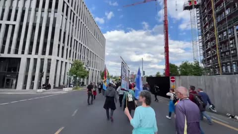 Live aus Berlin: Demo "Deutschland steht auf für Frieden, Freiheit, Volksabstimmung"