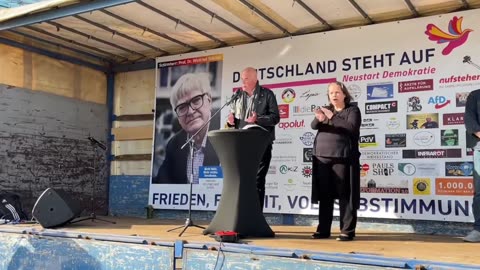 Live aus Berlin: Demo "Deutschland steht auf für Frieden, Freiheit, Volksabstimmung"