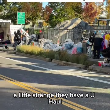 THERE IT IS 🚨 Large trucks seen dropping off supplies for the Portland protesters...