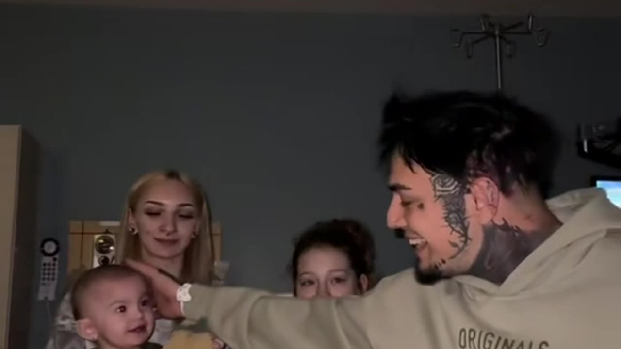 They had babies with the same guy