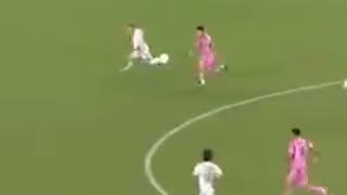 Must Watch: Lionel Messi Incredible Dribbles 5 Players 01/06/2024