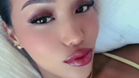 : Quick Lipstick Tutorial for a Stunning Look | 30-Second Beauty Tip