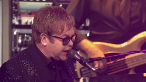 Saturday Night's Alright for Fighting - Elton John (live)