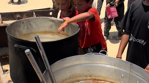 Palestinian 🇵🇸 children starving to death 💀