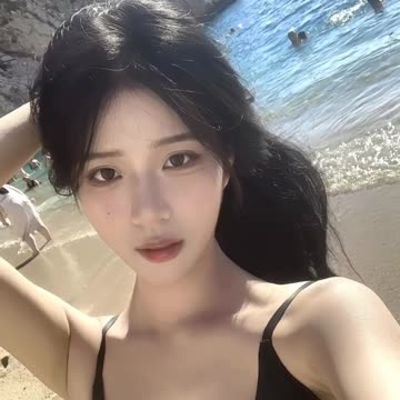 Fit Girl in Bikini | Healthy Body Showcase on the Beach