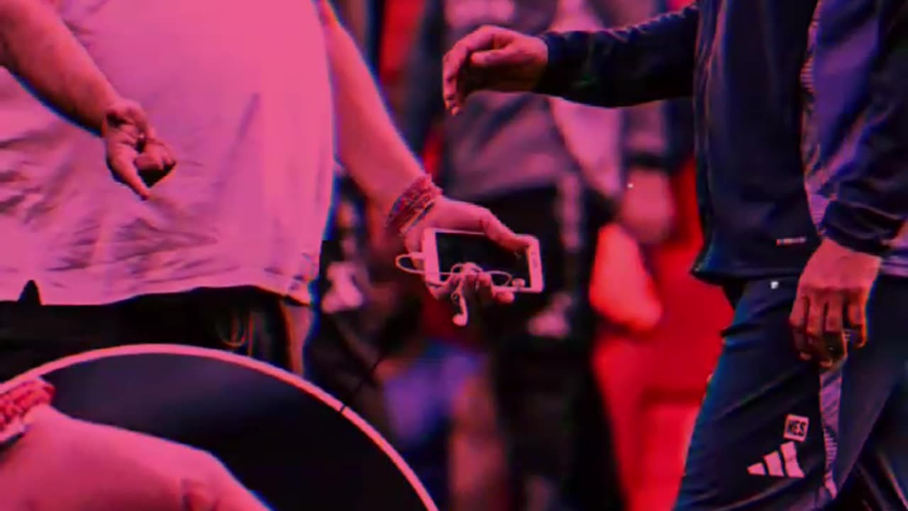 You can believe owner of Nottingham forest have iPhone 7 2025