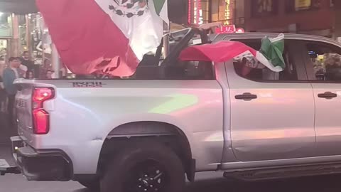 Celebran la Independencia de México en Times Square, Nueva York.