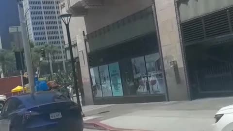 Where are the riots in LA?? Someone filming from their car...