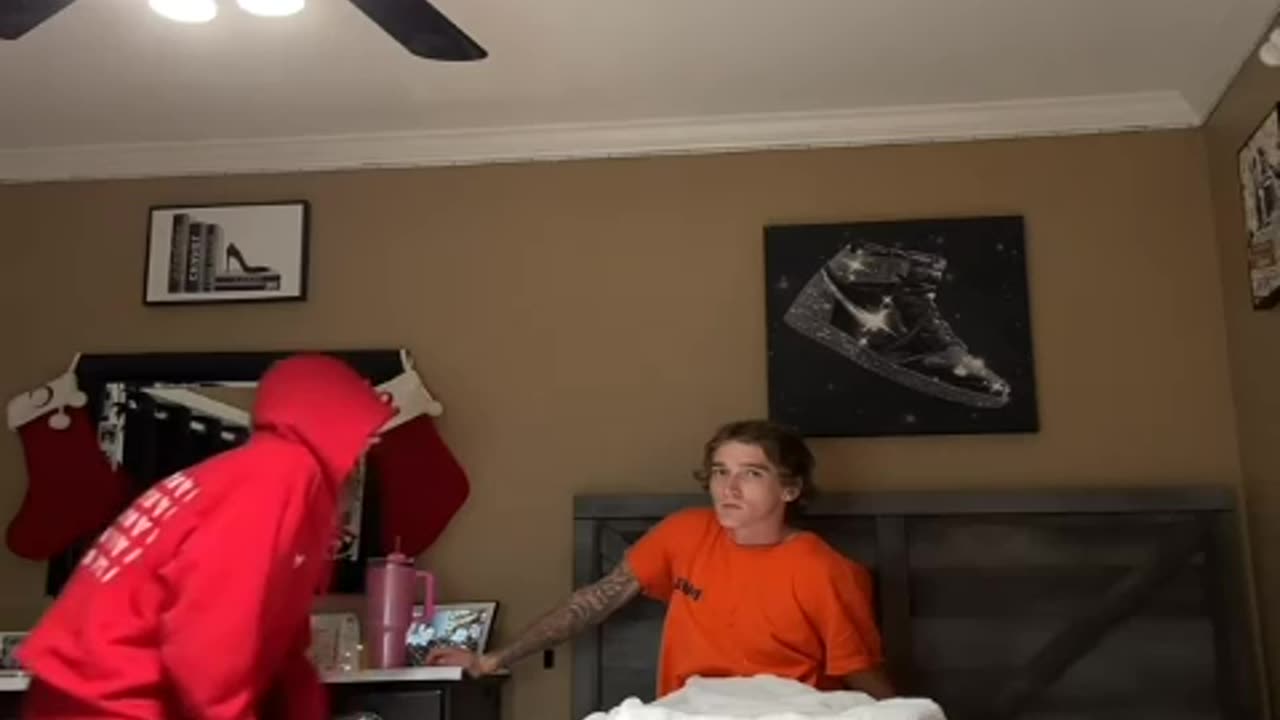 Pretending to talk to another guy on the phone prank on my boyfriend