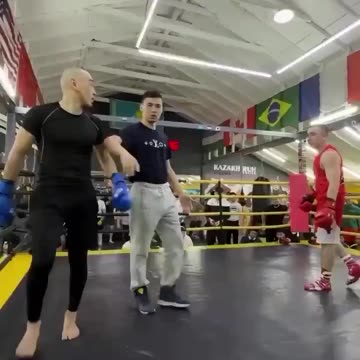 Boxer knocks out arrogant influencer with one punch, after he tried to sucker punch him.