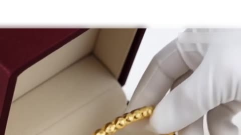 VAN CLEEF & ARPELS Perlée Bracelet – Medium 18K Gold Beaded Bracelet