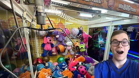 BACK AT THE GIANT CLAW MACHINE!
