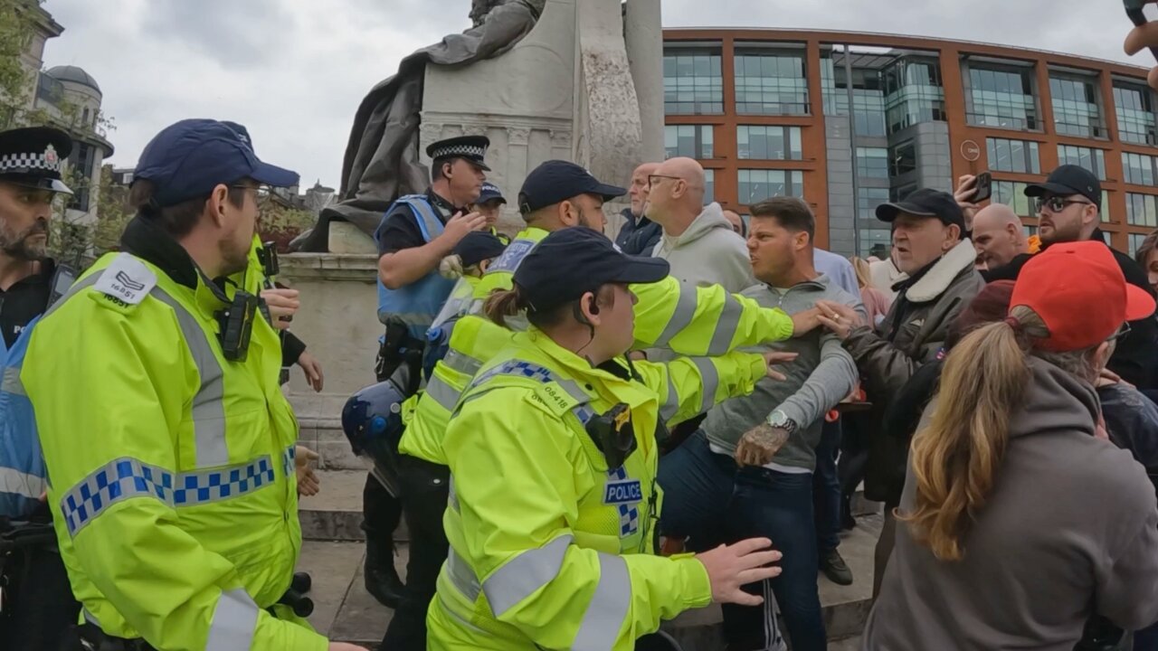 POLICE HATE PATRIOTS? (Manchester's Finest...GMP)