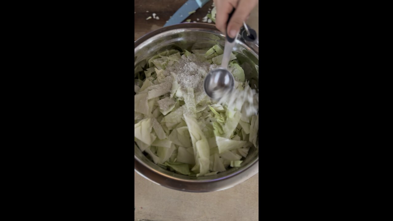 Easy sauerkraut - fun for kids!