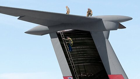 A Day in Life of US Airmen Repairing US Largest 420 Ton Military Aircraft