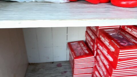 Dumpsterdivemofo donating candy canes