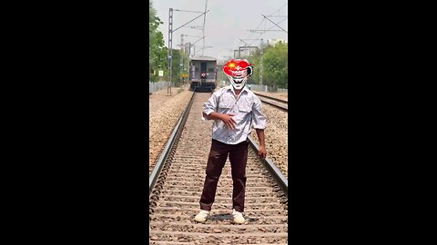 रिल बनाने के लिए कुछ भी करेगा