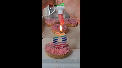 What Happens When You Squeeze Tubble Gum on a Donut? 🍩😱