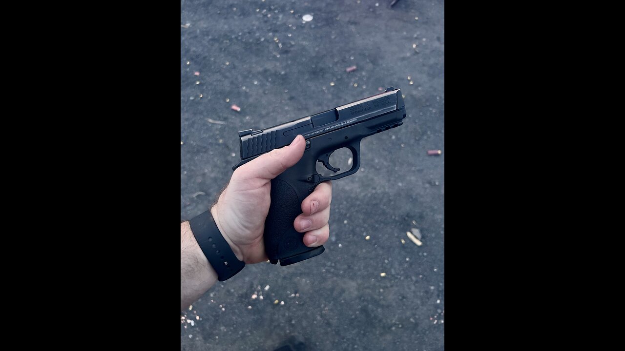 Tactical reload. Pistol S&W M&P