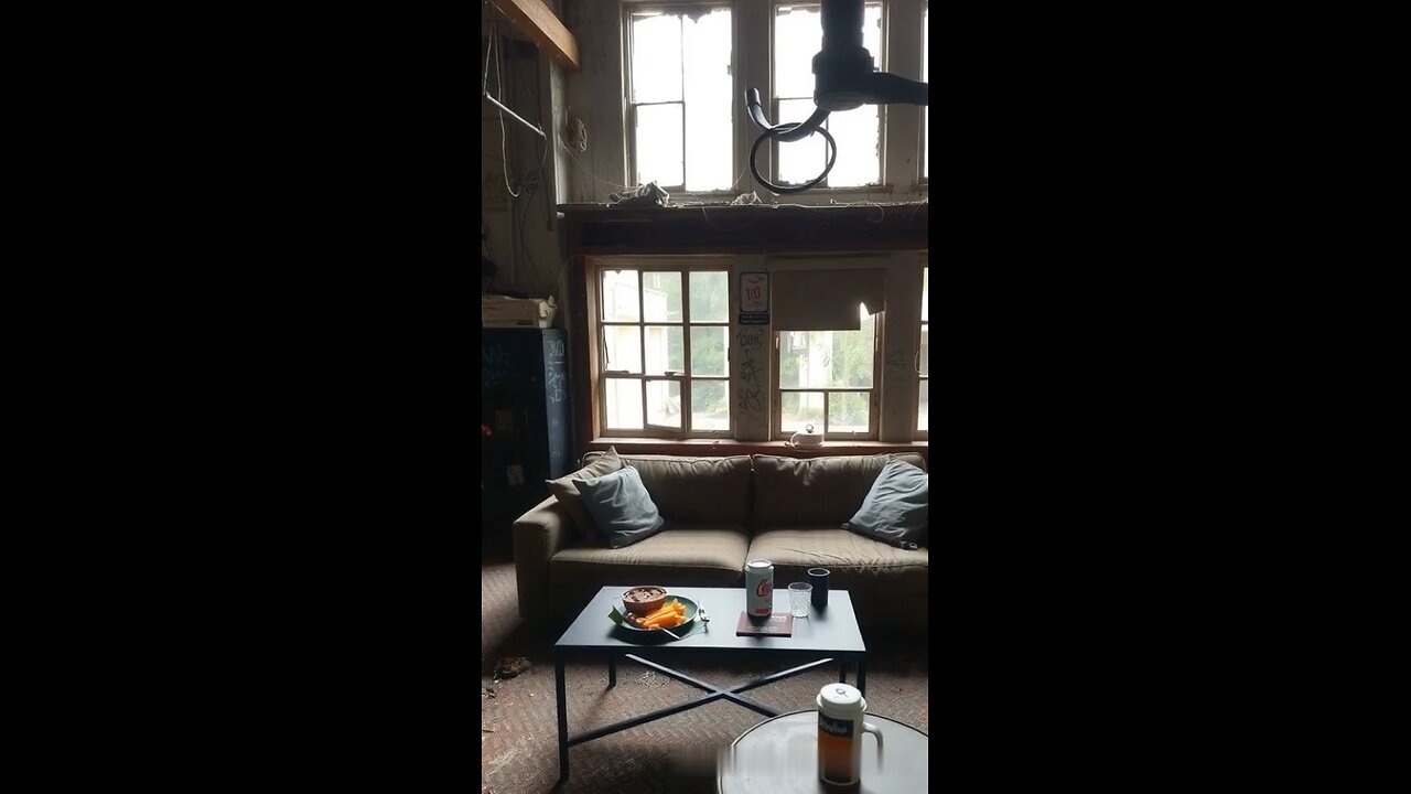 “Day 1: chill. Day 2: relax. Last day: chaos. Quality? That’s optional 😂”