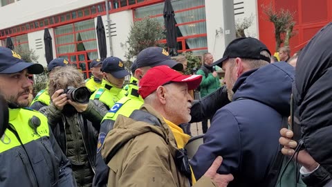 Demonstratie tegen Drag Queen voorleesmiddag Rotterdam 16-04-2023 09/17