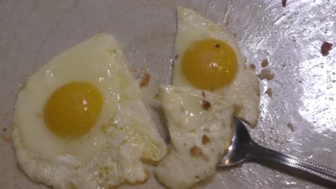 IT'S GOT AN EYEBALL! NEW VIRAL INTERNET MEME CREATED!