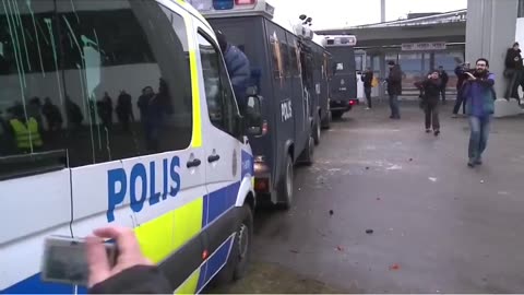 Islamists Attack Swedish Police