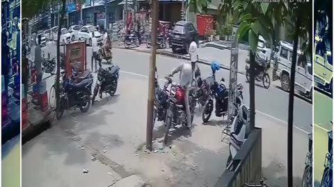 🔥 Bike Catches Fire Near Basti Hospital, Nearby Scooter Also Gutted 🔥
