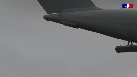 French Airforce Launchs UAVs By Hand, Out the Back of A400M Cargo Plane