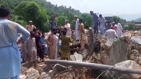 More than 300 people dead in Pakistan after heavy rains, floods