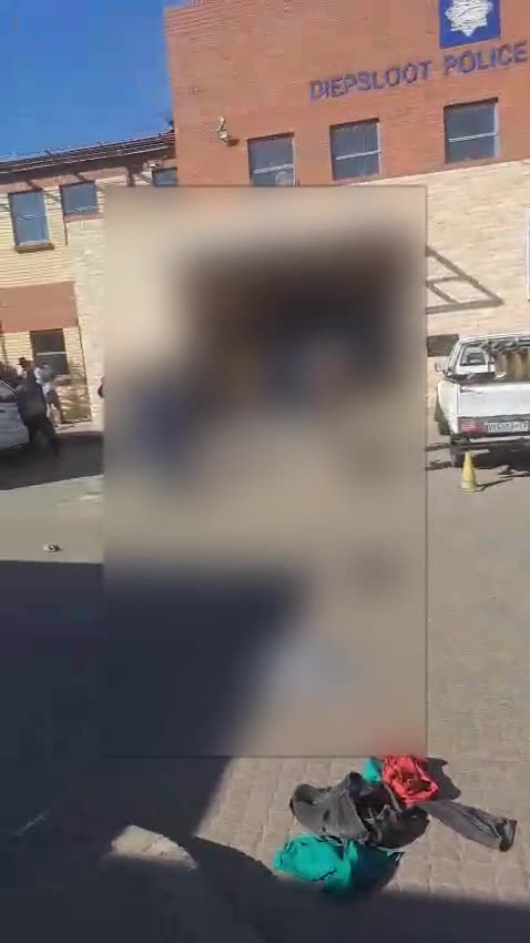 Video: SA Police Officer Goes Mad for Abuse and Taking Bribes from Malawian Undocumented Immigrants