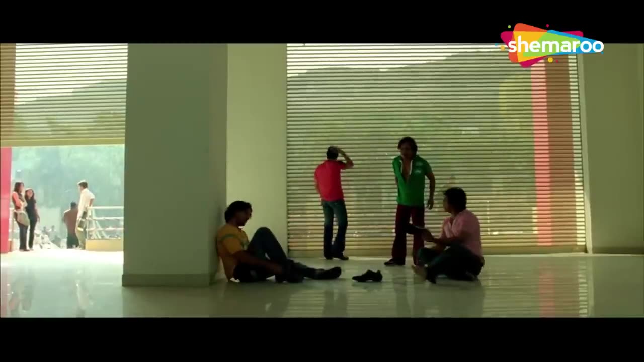 मोहल्ले_में_आयी_एक_धिनचक_पटाखा_लड़की___Rajpal_Yadav,_Sharman_Joshi,_Kunal_Khemu___Indian_Comedy