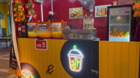 Exploring Pusat Bandaraya Malaysia | Local Street Food Feast & Fresh Sugarcane Juice!