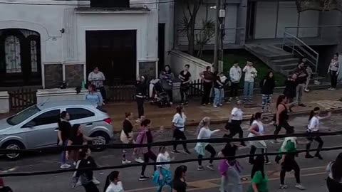 Comparsa La Gozadera tocando en Malvín, Montevideo (25/05/2025)