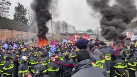 Firefighters have joined in with farmers and citizens protesting against the treasonous French gov