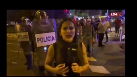 Un agente de la UIP agrede a la periodista Adais Casares