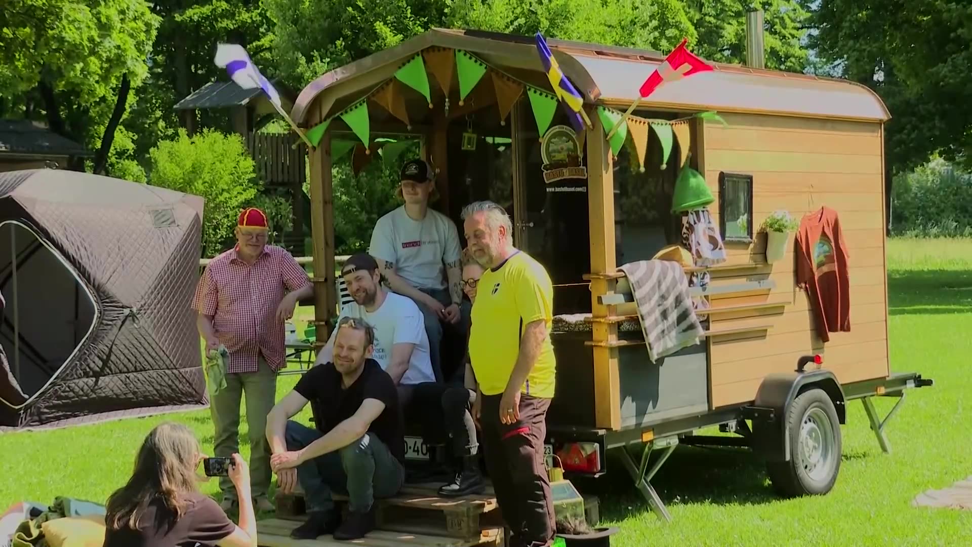 Fans of the Eurovision hopefuls KAJ drive a sauna to Basel